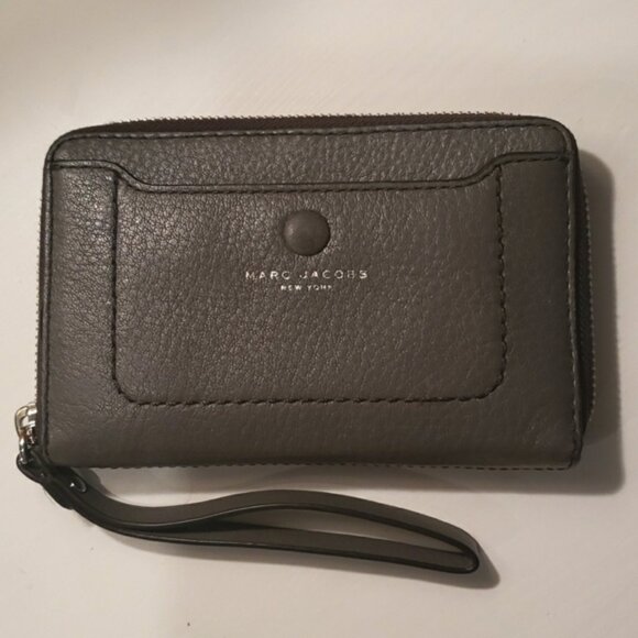 MARC JACOBS NY EMPIRE CITY LEATHER WALLET/WRISTLET ~ DARK GREY - Picture 1 of 12